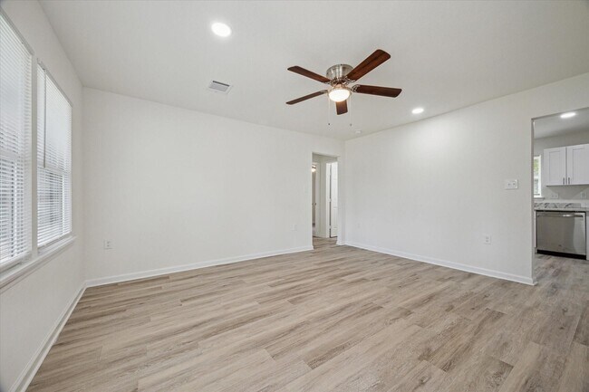 Building Photo - 3105 Babin Dr