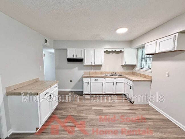 Building Photo - 3829 Walsingham Dr