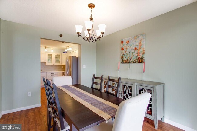 Building Photo - 1808 Old Meadow Rd