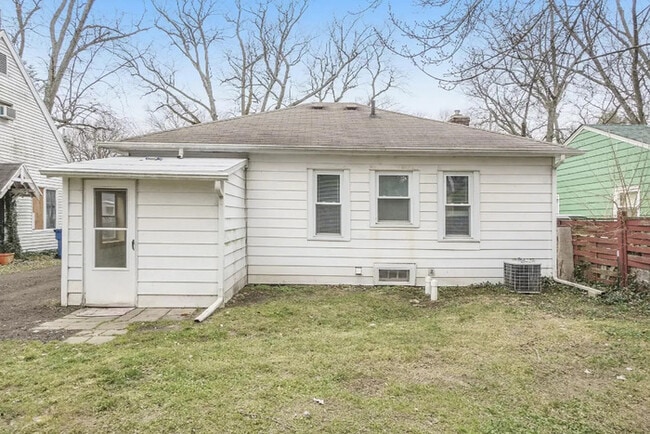 Building Photo - $1450- 2 Bedroom home, Renovated, NEW PICT...