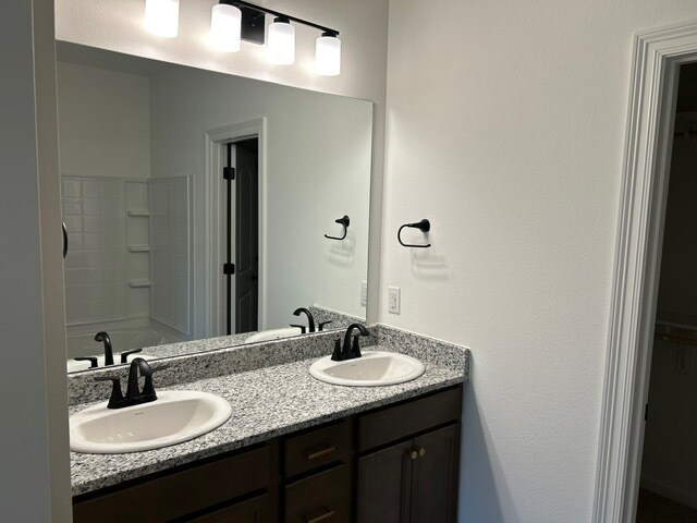 Building Photo - 41372 Rosewood Ln