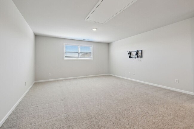 Building Photo - 1222 Westlawn Blvd