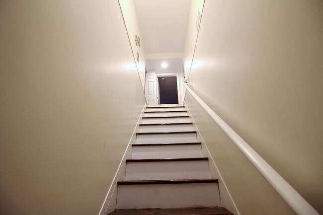 Building Photo - 3405 Newton St