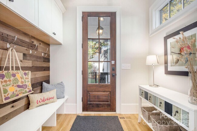 Building Photo - 407 Louise Ave