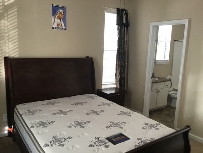 Building Photo - 2nd Floor Furnished Condo in River Oaks *Half off Second Month*