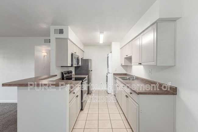 Building Photo - 5995 N 78th St