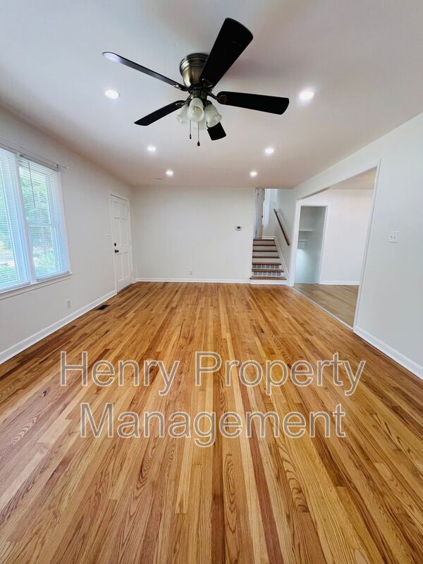 Building Photo - 3415 Carolyn Dr