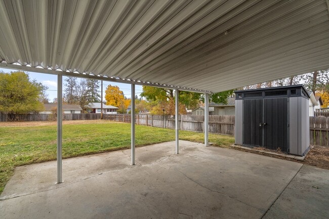 Building Photo - Charming 3-Bedroom Rancher Near Shadle Park