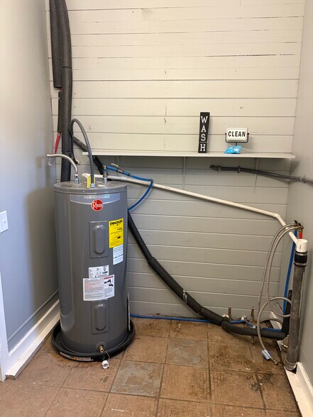 Building Photo - 5329 Cherry St