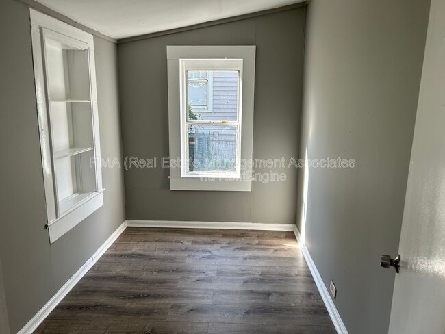 Building Photo - 526 N 8th St