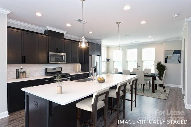 Building Photo - 2635 Statesville Ave