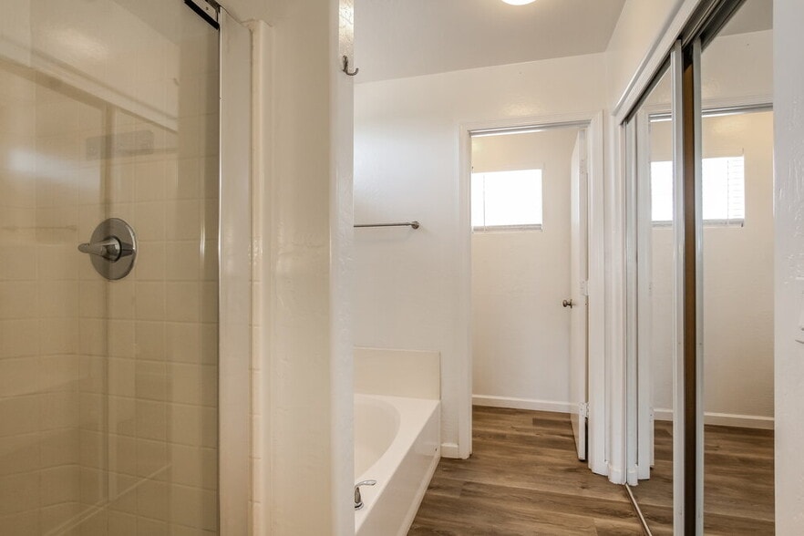 Building Photo - 2526 S 90th Glen