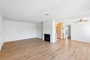 Building Photo - 497 S El Molino Ave