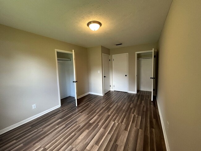 Building Photo - McCullars- 422