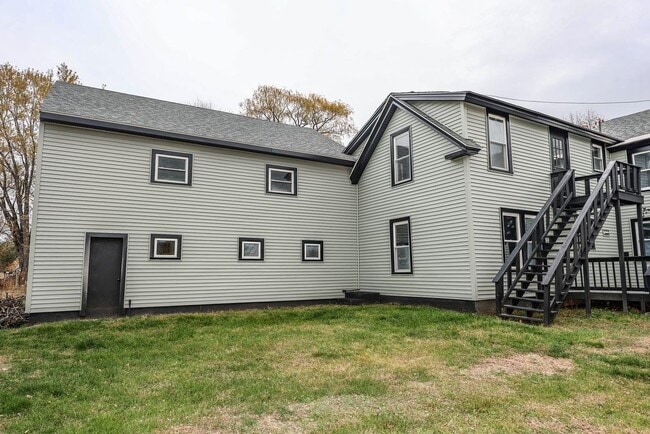 Building Photo - 3 Clark Rd