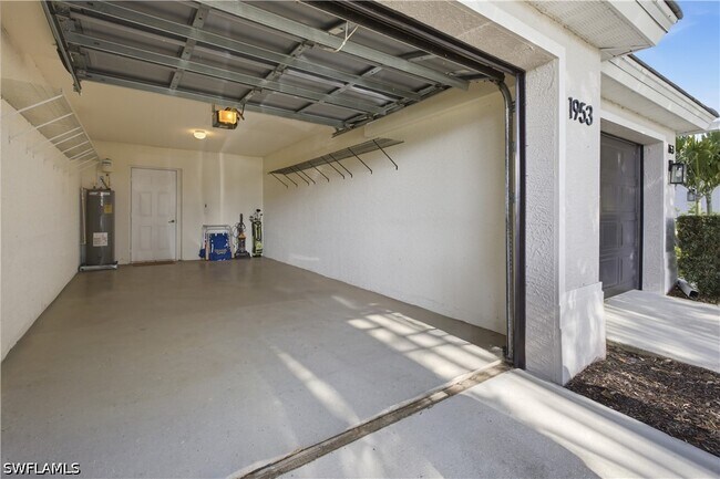 Building Photo - 1953 Crestview Way