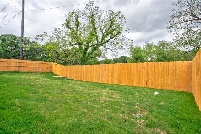 Building Photo - 14500 Fitzgibbon Dr
