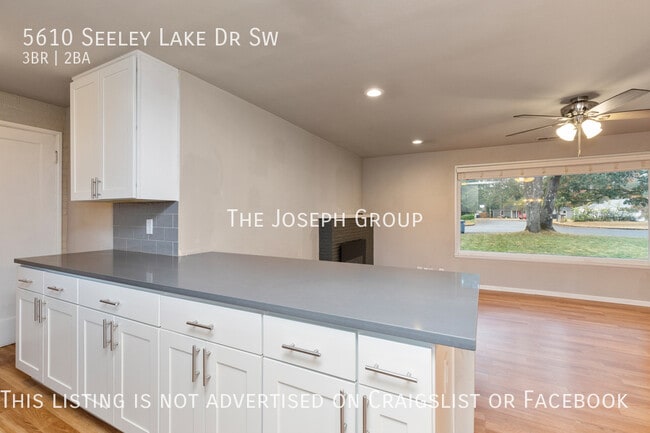 Building Photo - Beautifully updated 3 bed/2 bath in Lakewood!