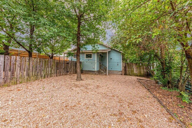 Building Photo - 406 W Johanna St