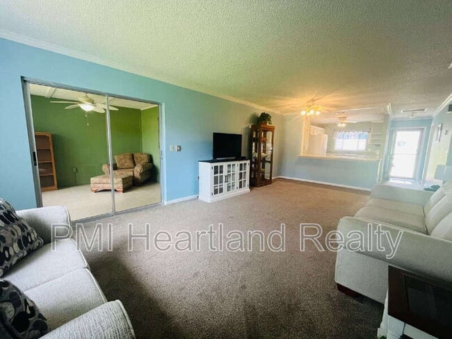 Building Photo - 156 Parkview Cir W