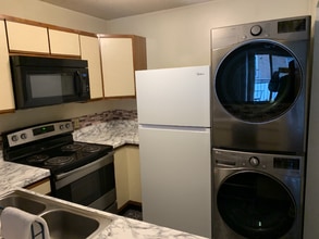 Building Photo - 1390 Hunters Rd