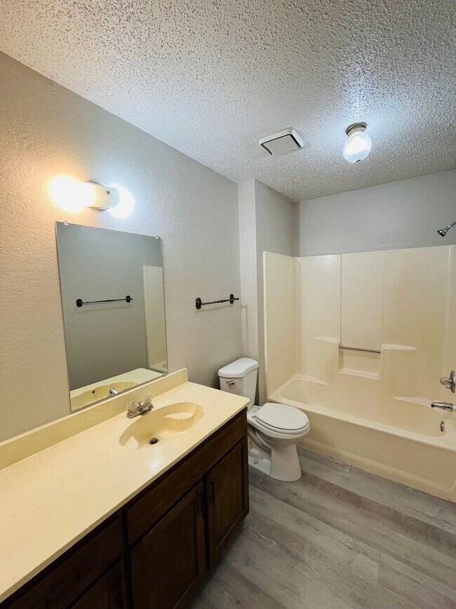 Building Photo - 320 Spring Branch Ln