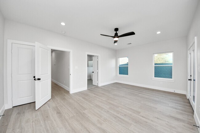 Building Photo - 8306 Comal St