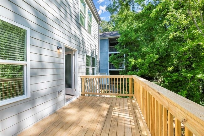 Building Photo - 1139 Lookout Ave NW