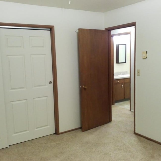 Building Photo - 810 SW 18th Ave #2