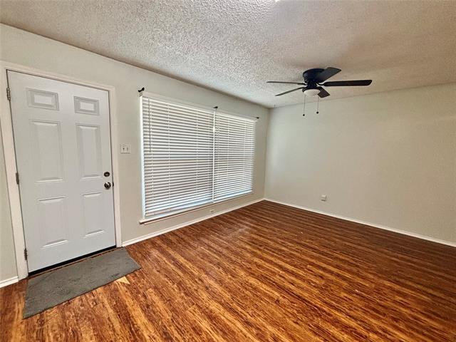 Building Photo - 811 Midcreek Dr