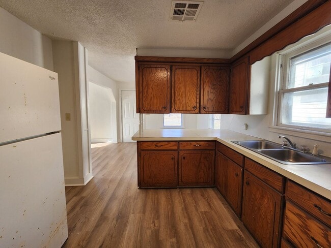 Building Photo - Cute 2 bed 1 bath house in Shawnee