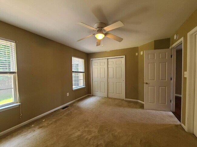 Building Photo - 5 BR, 4 BA Colonial in Lee's Hill