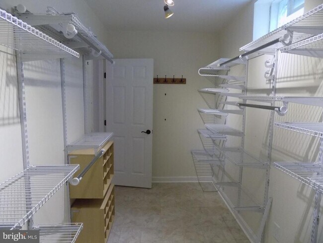 Building Photo - 313 Glenville Rd