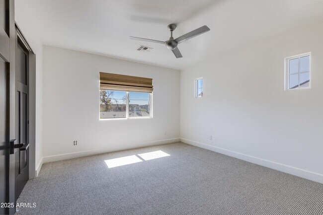 Building Photo - 4427 E Turney Ave