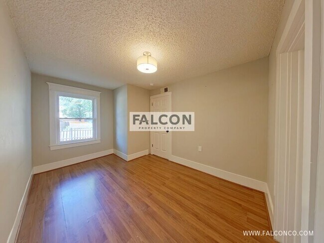 Building Photo - 3006 W Pikes Peak Ave