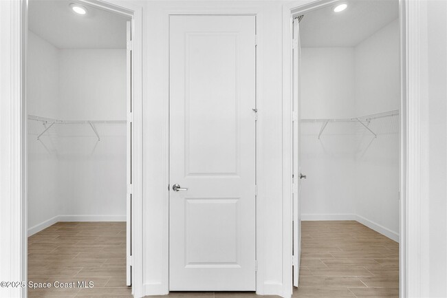 Building Photo - 1082 Great Belt Cir