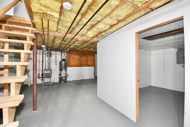 Building Photo - 72 Center St