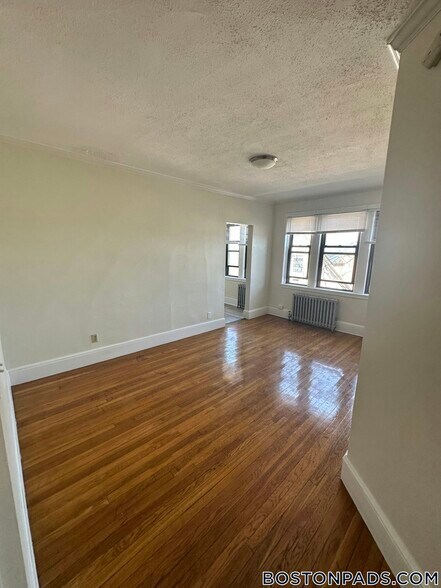 Building Photo - 53 Fellsway W