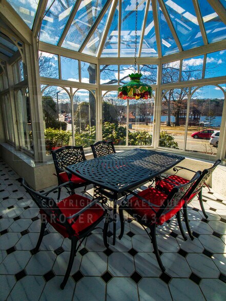 Building Photo - 61 Pond St