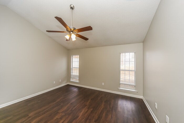 Building Photo - 9939 Greenalder Cove N