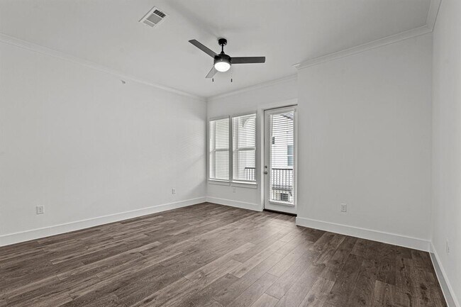 Building Photo - 1664 Hillside Terrace