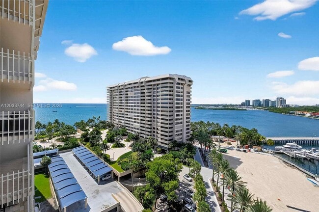 Building Photo - 2 Grove Isle Dr