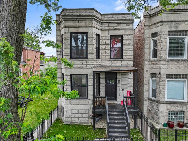 Primary Photo - 614 N Troy St