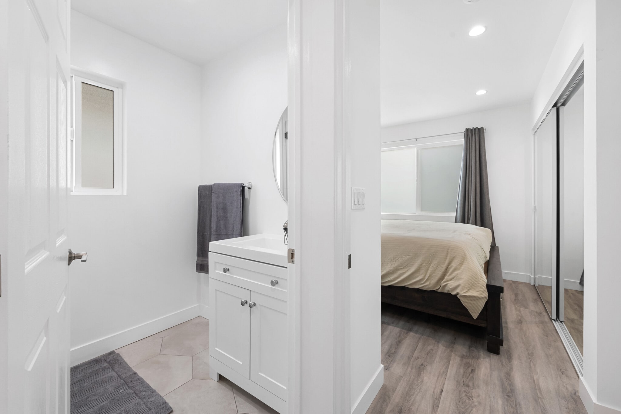 Building Photo - 18017 Collins St