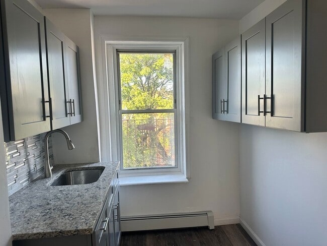 Building Photo - 340 2nd St