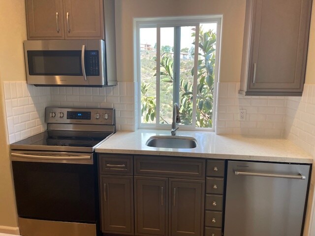 Building Photo - 21387 Crestwind Dr