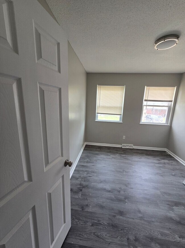 Building Photo - 1408 N 63rd Terrace