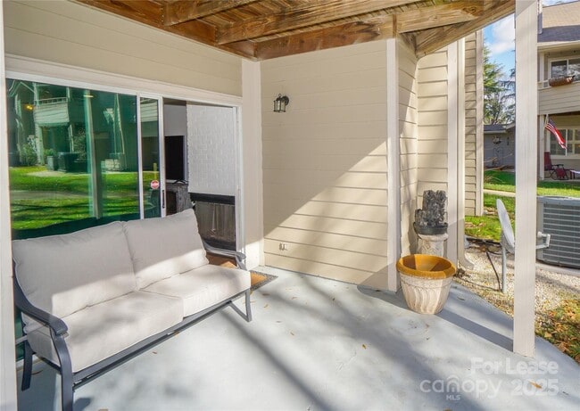 Building Photo - 2524 Stradbrook Dr