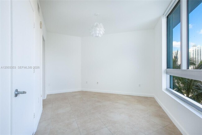 Building Photo - 350 S Miami Ave