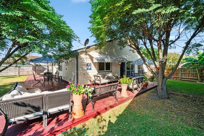 Building Photo - 16323 La Luna Dr